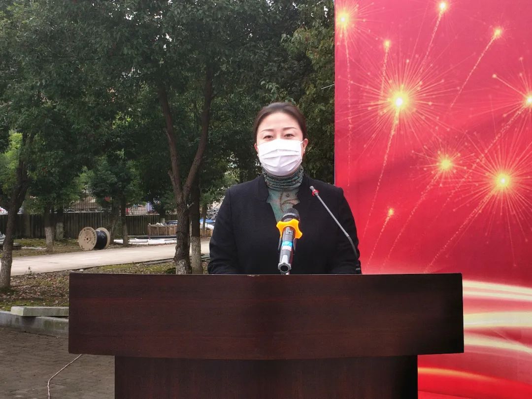 5f8fe42e7e042.jpg 5f8fe42e7e042.jpg